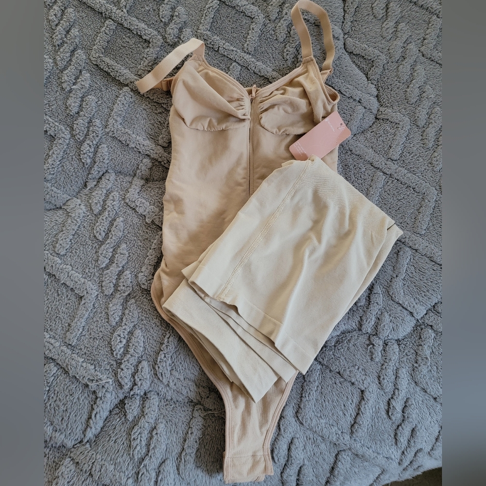 FeelinGirl Beige Shapewear Bodysuit and Shorts Set L and M/L